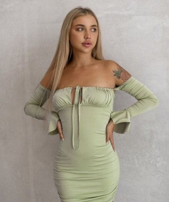 Мои услуги гарантируют высокое качество и полное удовлетворение. В моей компании вы найдете чистый эстетический наслаждение и безудержное удовольствие. Я могу позаботиться о вашем комфорте и расслаблении, подарив вам незабываемый опыт. Я готова исполнить ваши самые сокровенные фантазии, умело и страстно воплощать в реальность ваши самые скрытые желания. Обратитесь ко мне смело, и вы не пожалеете. У меня есть множество положительных отзывов, а фото говорят сами за себя 😏💋. Я жду вашего звонка! 12836, 23 года